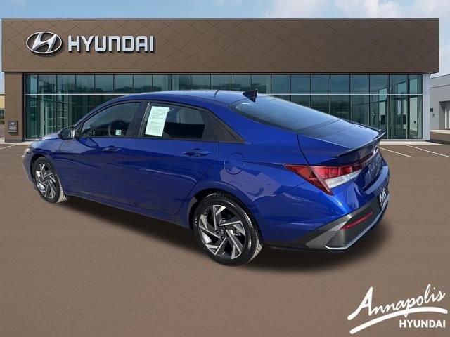 Used 2025 Hyundai Elantra Sport image 3
