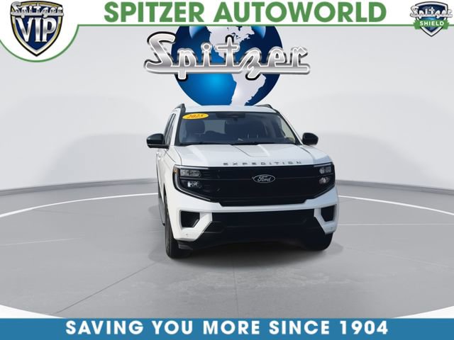 Used 2025 Ford Expedition Max Active AWD/4WD image 3