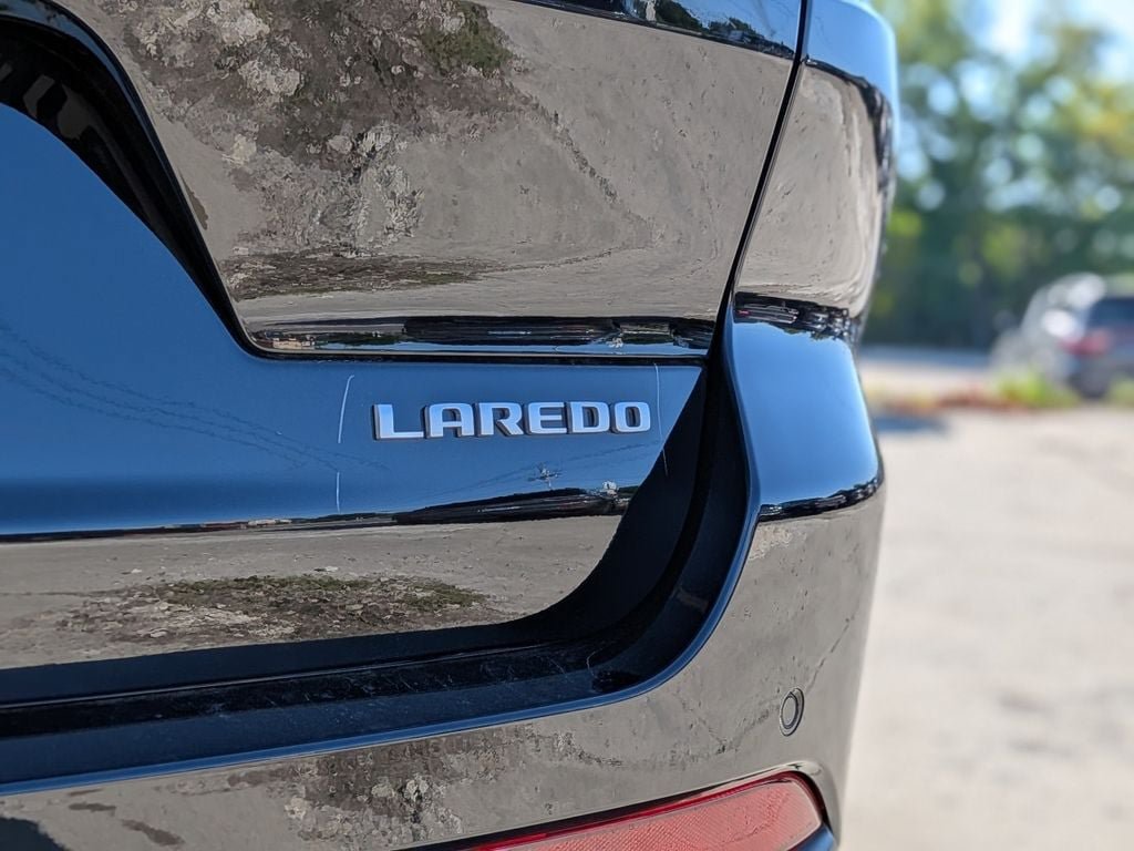 New 2026 Jeep Grand Cherokee L Laredo w/ MOPAR Finishing Package AWD/4WD image 11