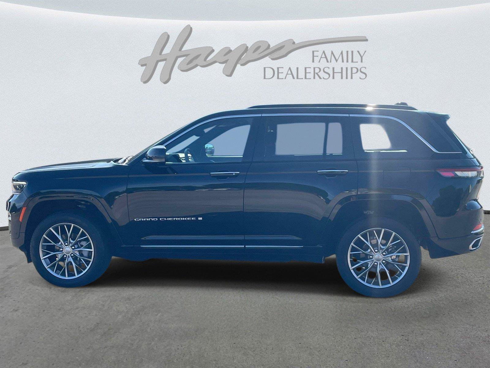 Used 2025 Jeep Grand Cherokee Summit AWD/4WD image 6