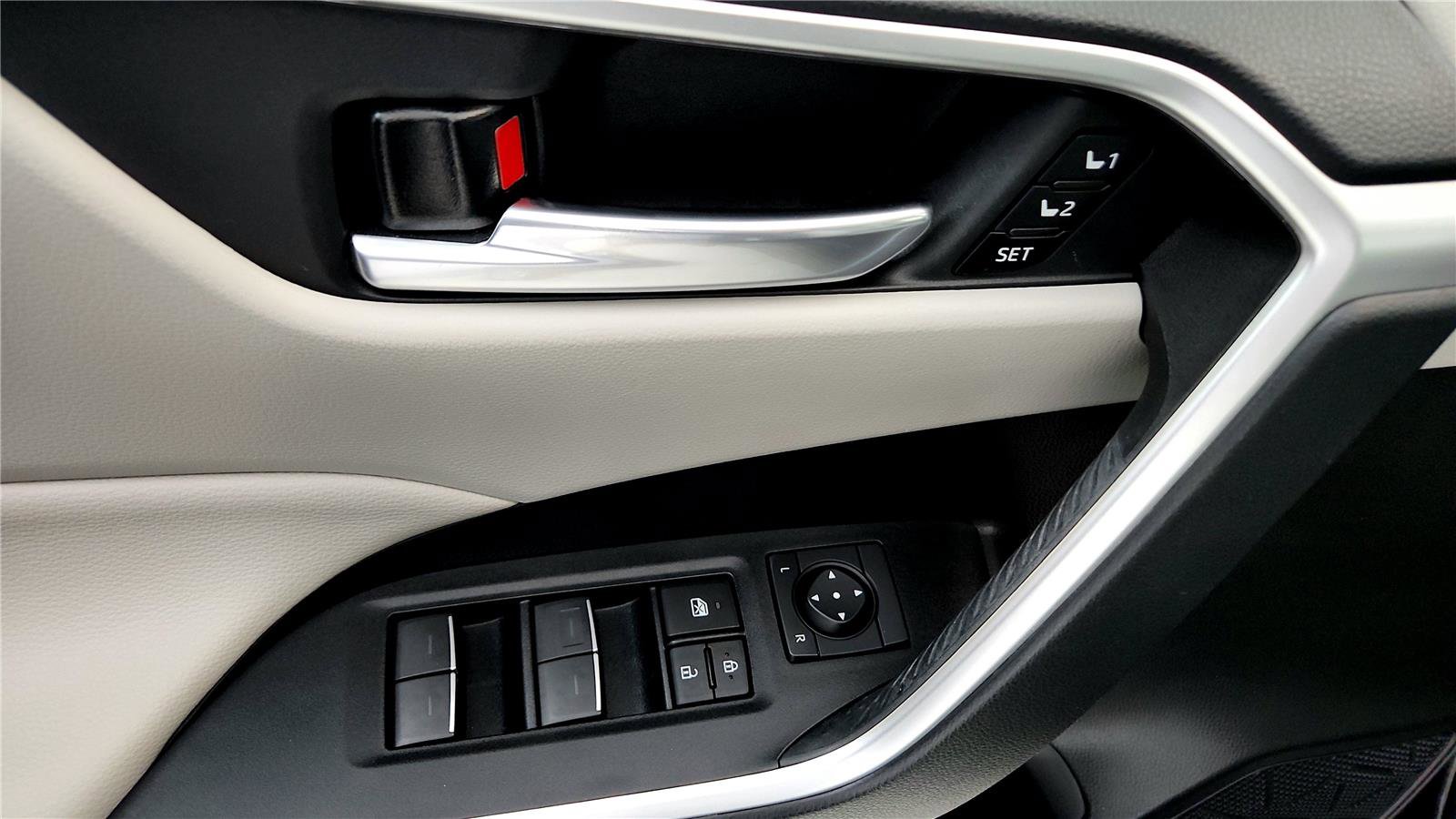 Used 2023 Toyota RAV4 XLE Premium image 31