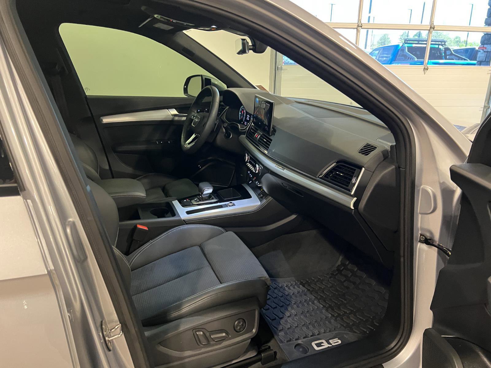 Used 2024 Audi Q5 e Premium Plus AWD/4WD image 43