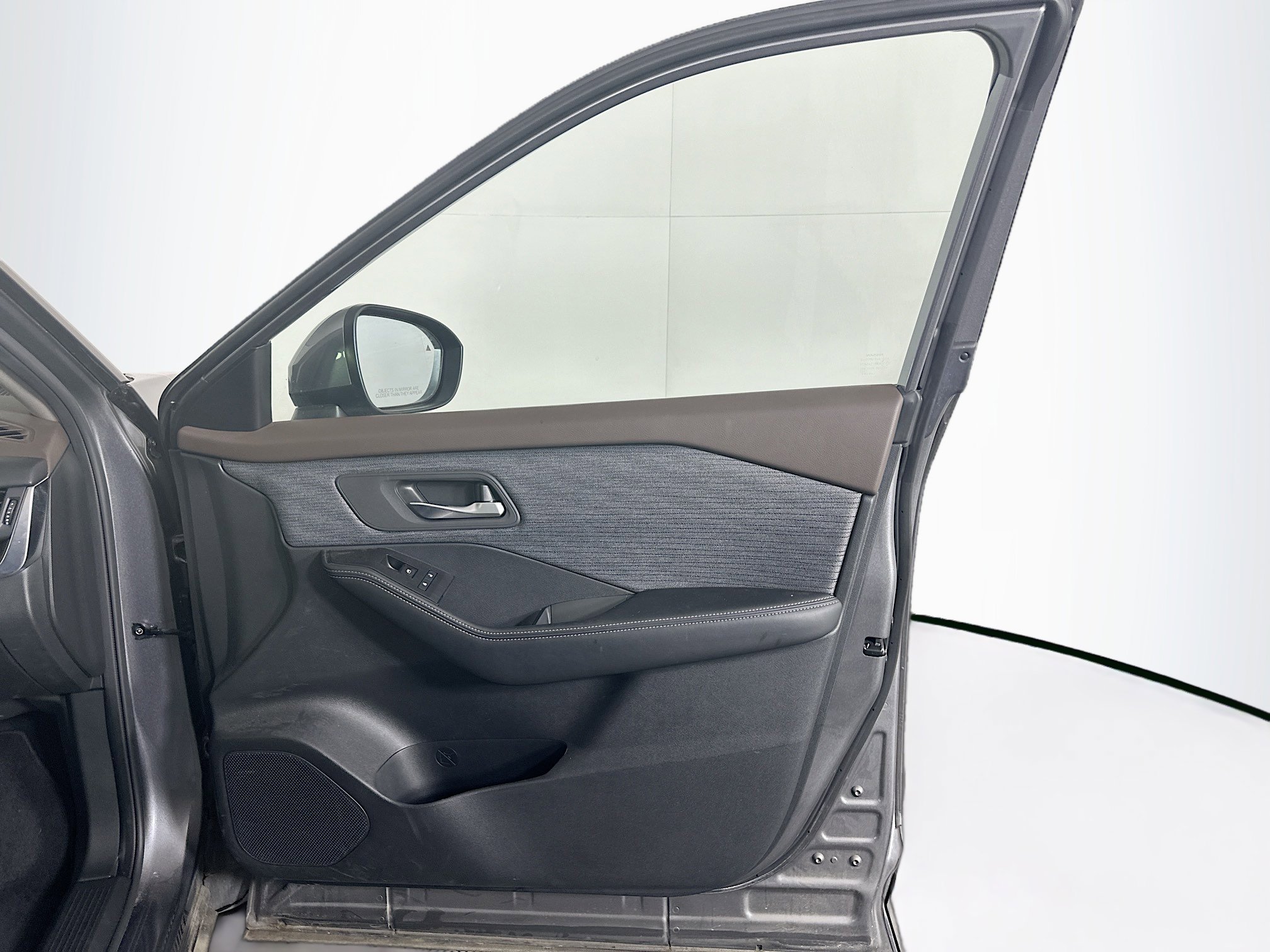 Used 2023 Nissan Rogue SV FWD image 32
