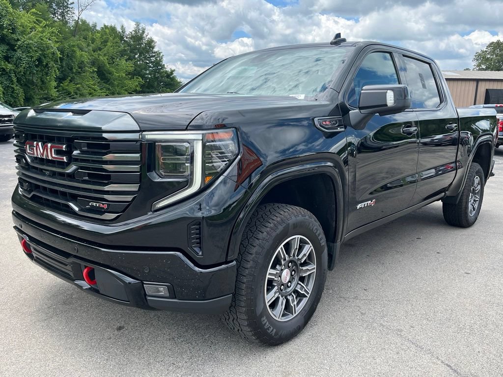 Used 2024 GMC Sierra 1500 AT4 w/ Technology Package AWD/4WD image 4