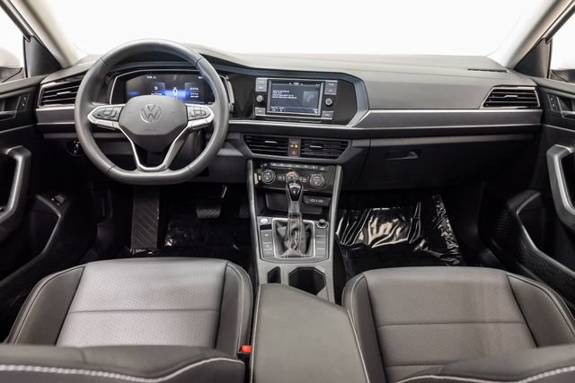 Used 2024 Volkswagen Jetta SE w/ Panoramic Sunroof Package FWD image 19