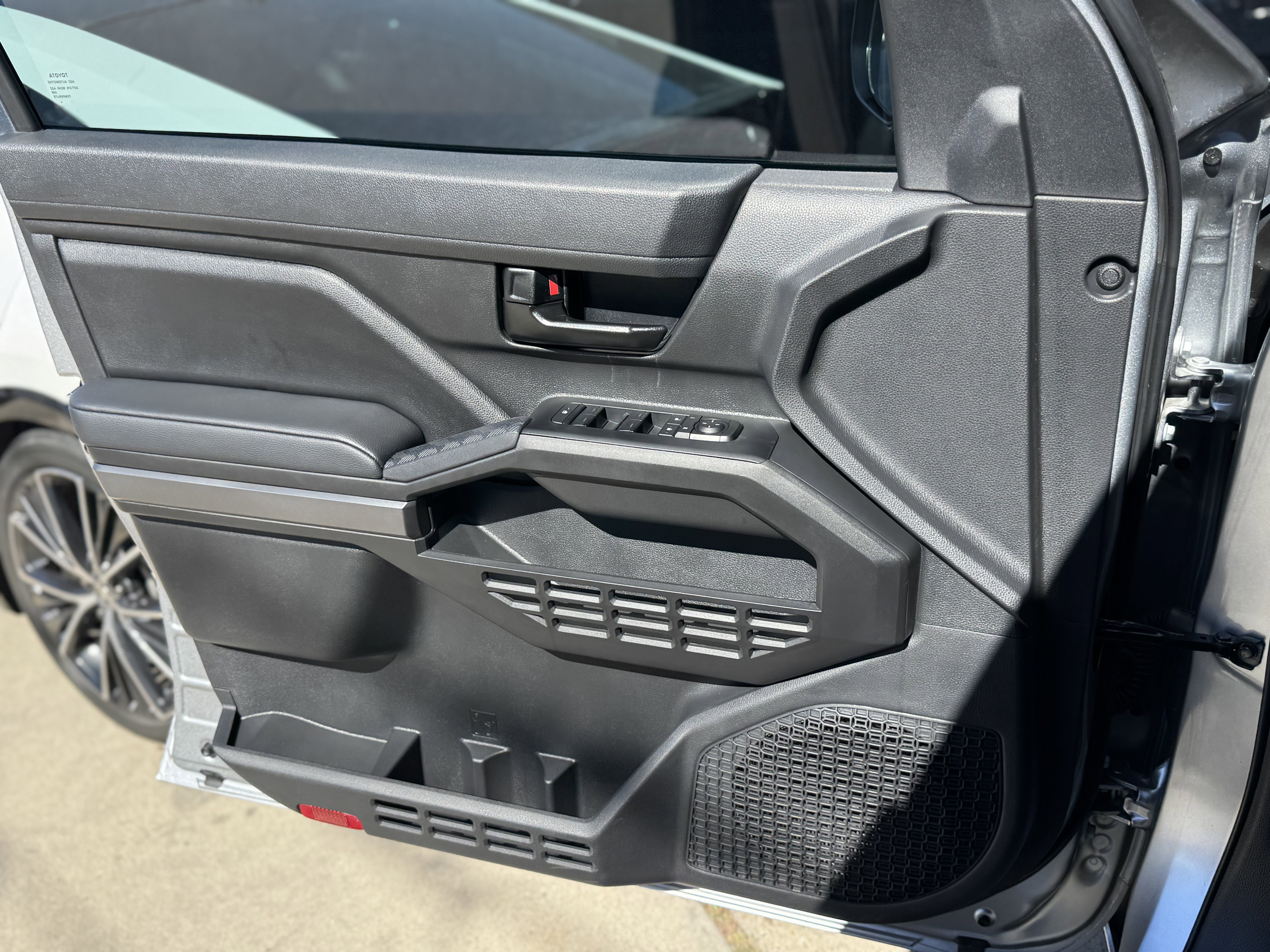 Used 2025 Toyota Tacoma Limited image 23