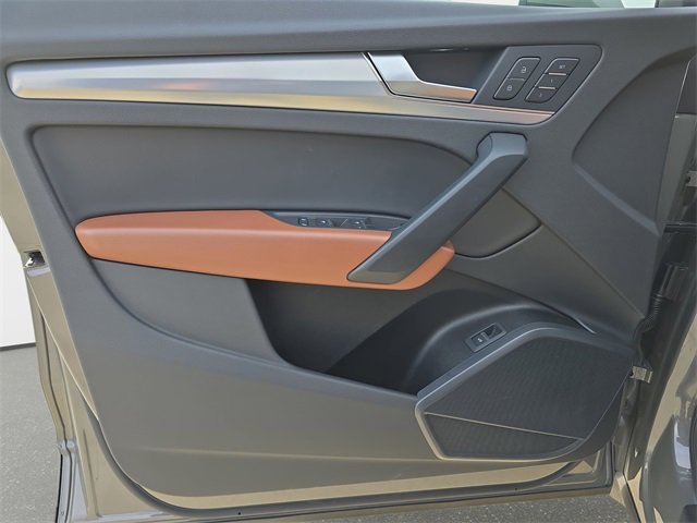 Certified 2025 Audi Q5 2.0T Premium w/ Convenience Plus Package image 30