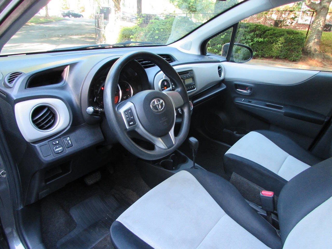 Used 2012 Toyota Yaris LE FWD image 20