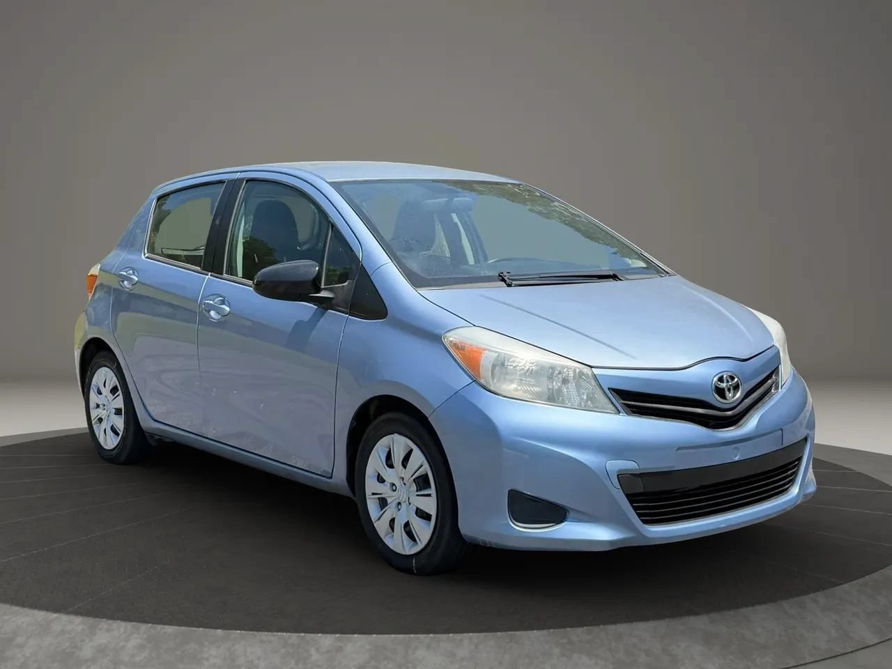 Used 2014 Toyota Yaris LE FWD image 3