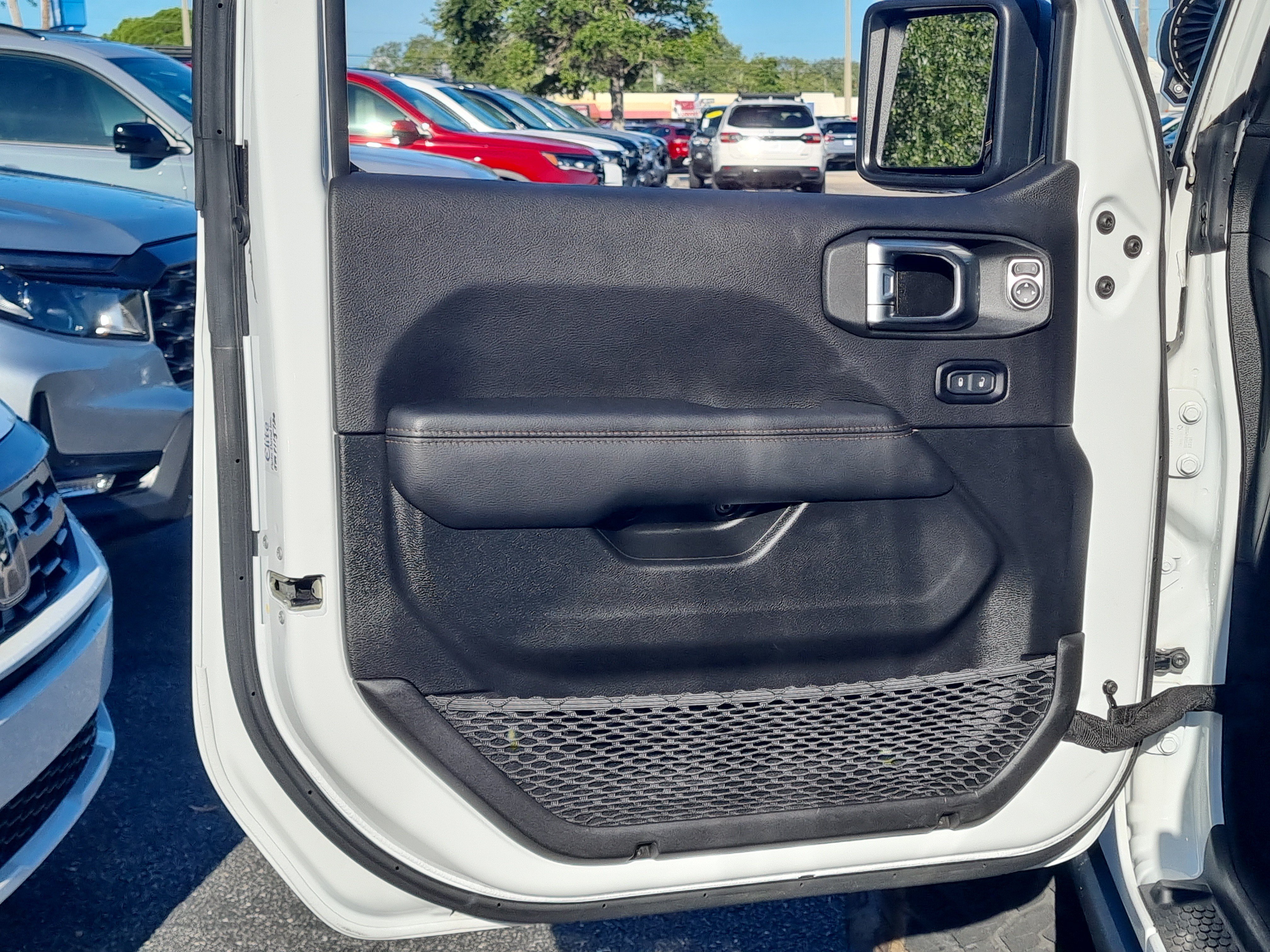 Used 2022 Jeep Wrangler Unlimited Rubicon w/ Trailer Tow Package AWD/4WD image 25
