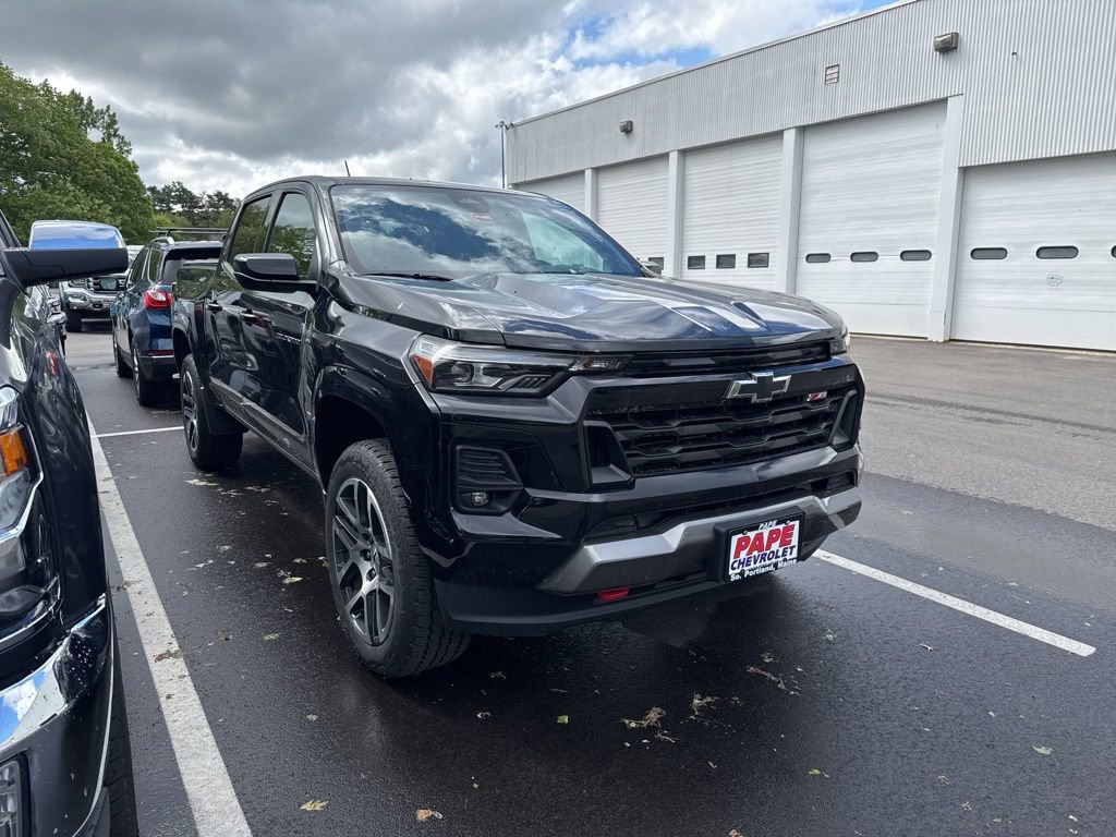 Used 2023 Chevrolet Colorado Z71 w/ Z71 Convenience Package 2 AWD/4WD image 2