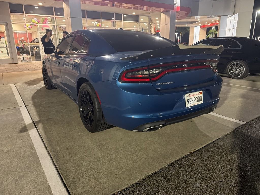 Used 2022 Dodge Charger SXT RWD image 3