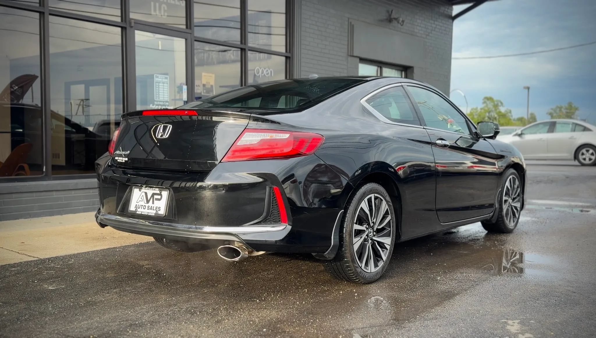 Used 2016 Honda Accord EX image 2