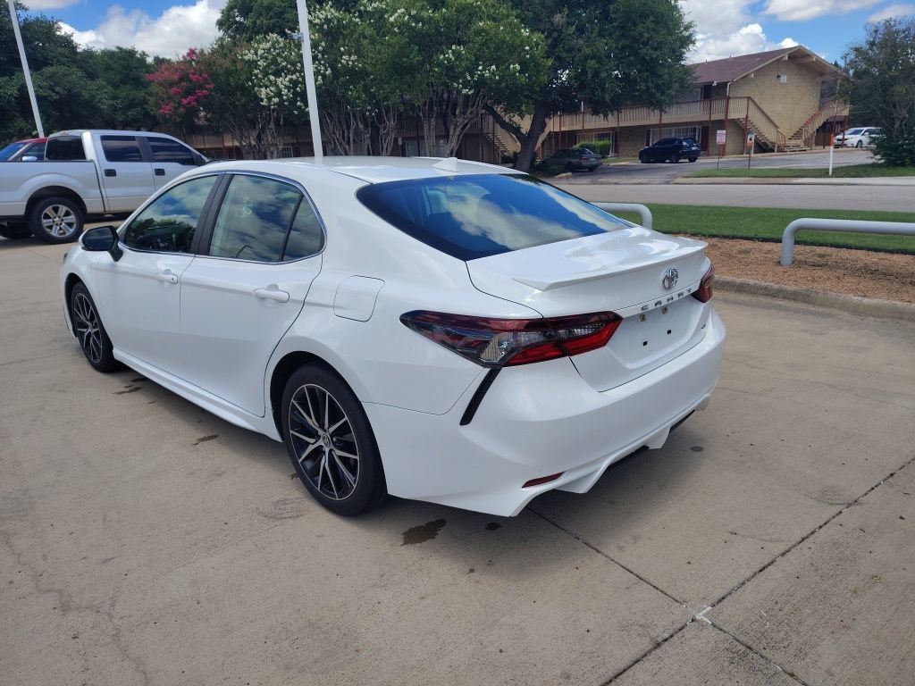 Used 2023 Toyota Camry SE FWD image 7