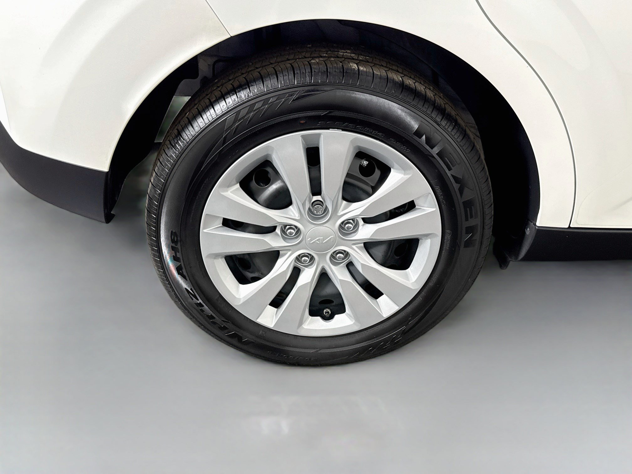 Used 2025 Kia Soul LX FWD image 32