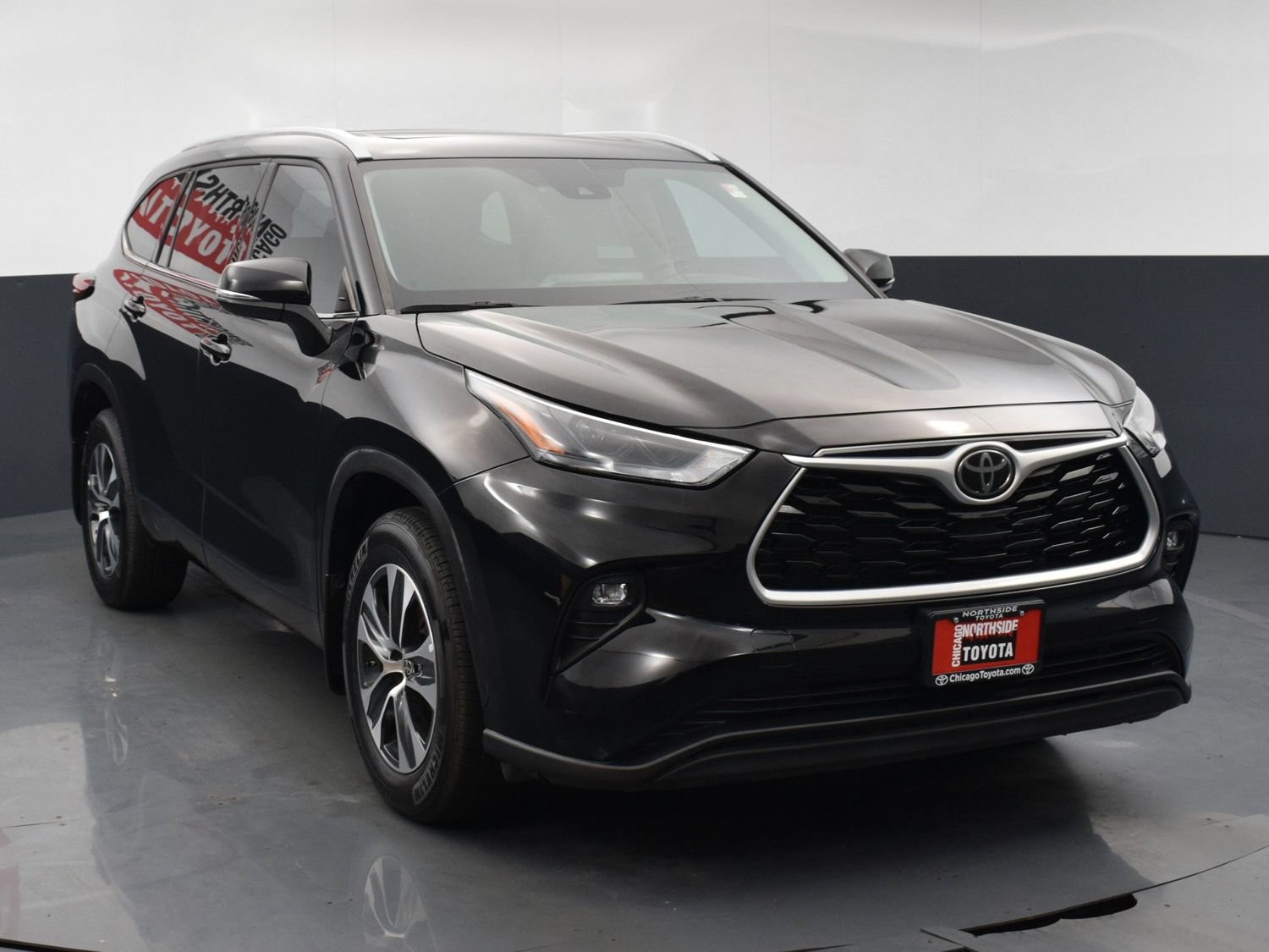Used 2022 Toyota Highlander XLE AWD/4WD image 7