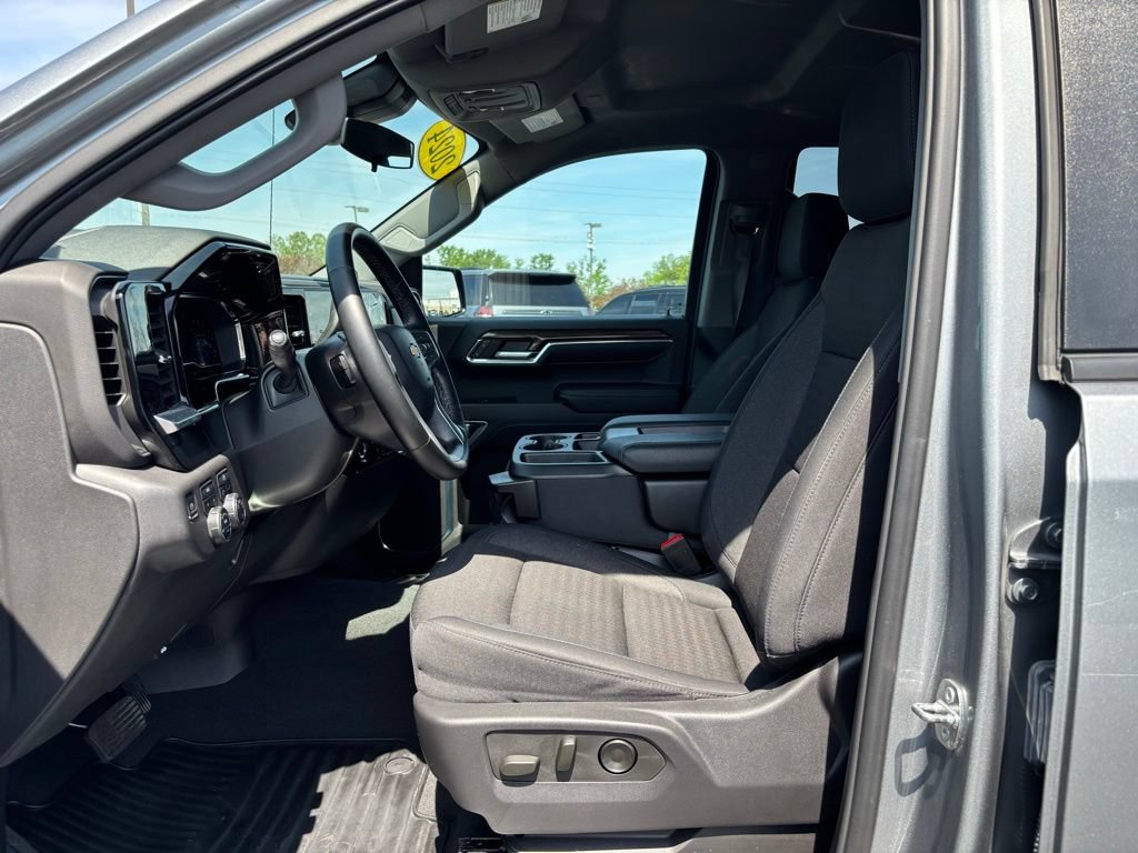 Used 2024 Chevrolet Silverado 1500 LT AWD/4WD image 15