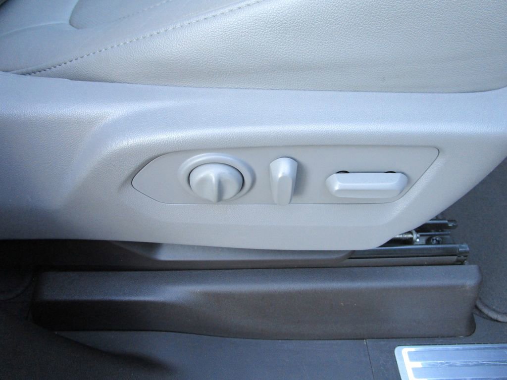 Used 2019 GMC Sierra 1500 SLT w/ SLT Premium Plus Package image 32