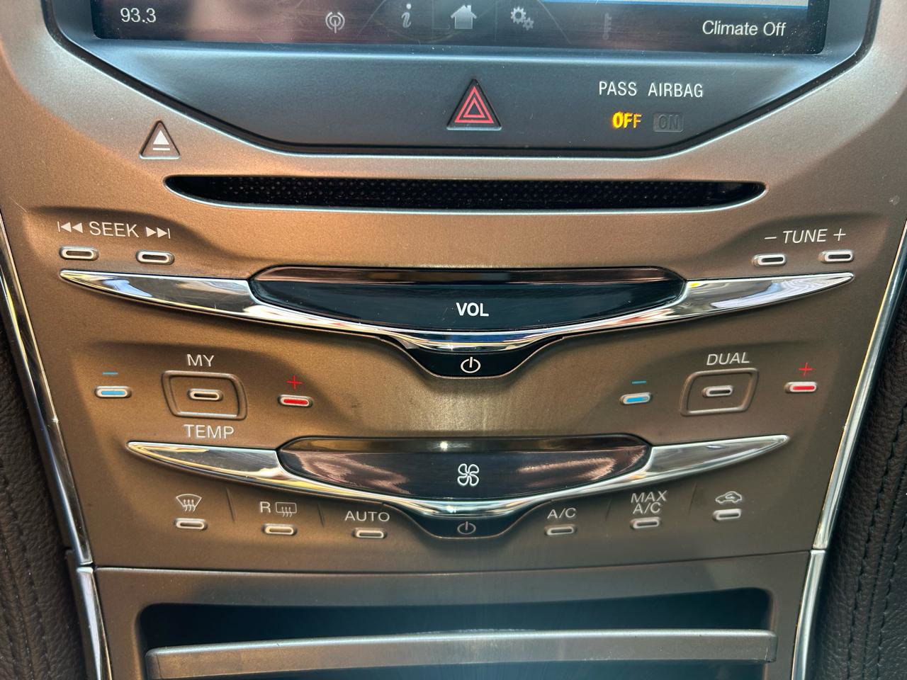 Used 2011 Lincoln MKX AWD w/ Sight & Sound Pkg image 28