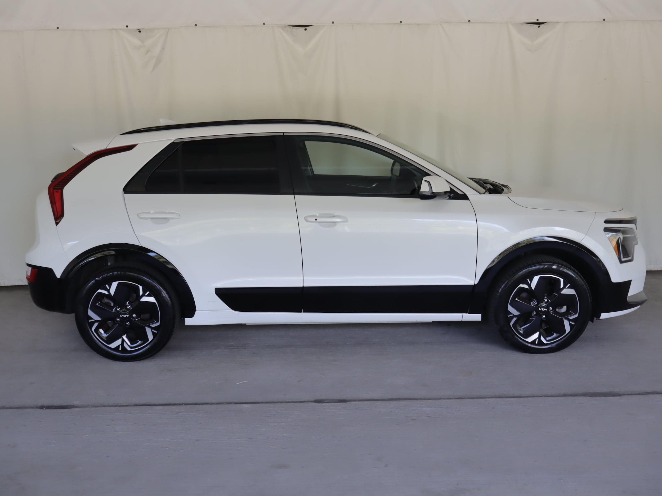 Used 2023 Kia Niro Wind w/ Wind Preserve Package FWD image 5