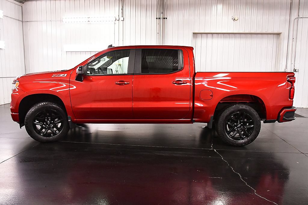Used 2023 Chevrolet Silverado 1500 RST w/ Z71 Off-Road Package AWD/4WD image 4