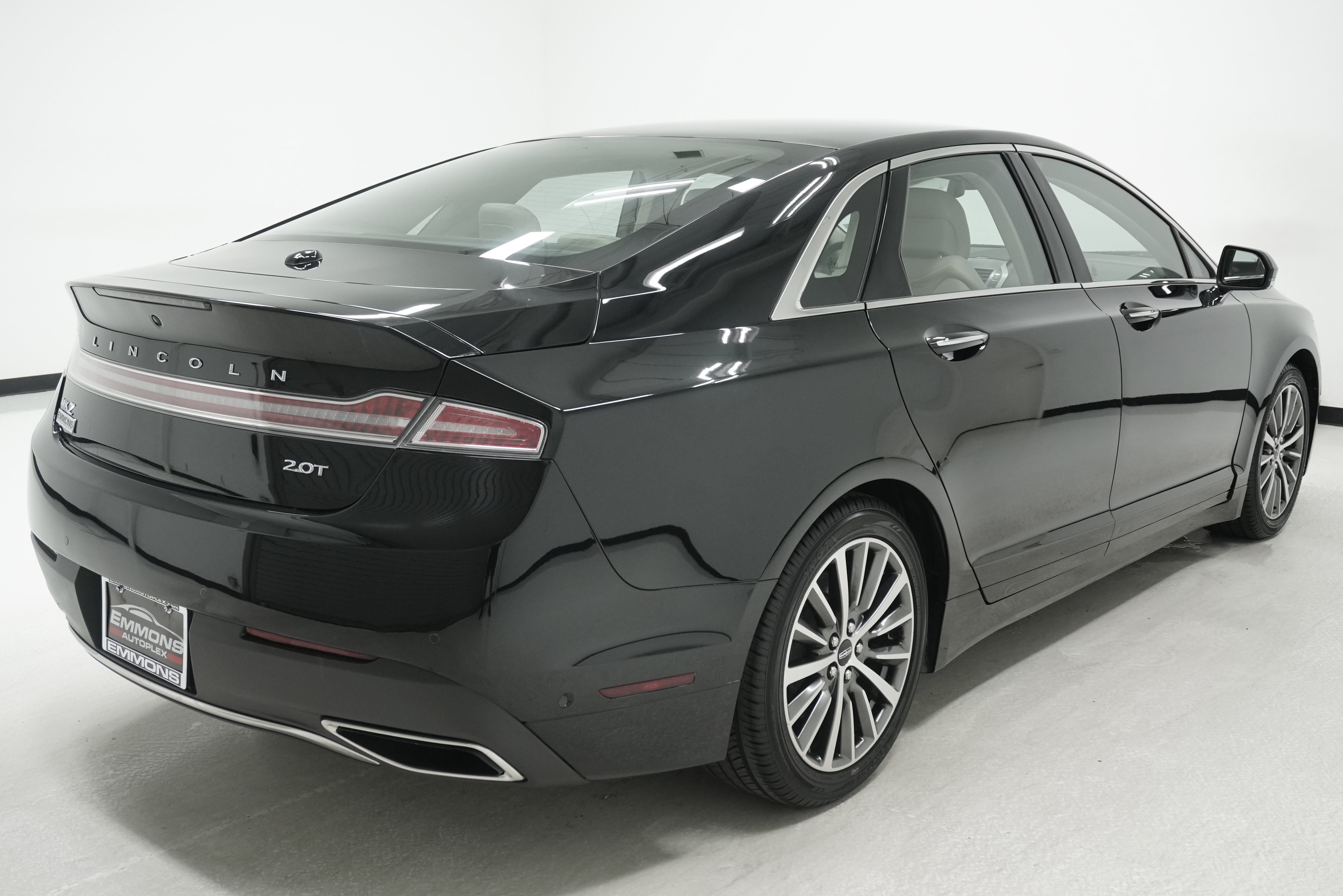 Used 2017 Lincoln MKZ Select w/ Technology Package FWD image 4