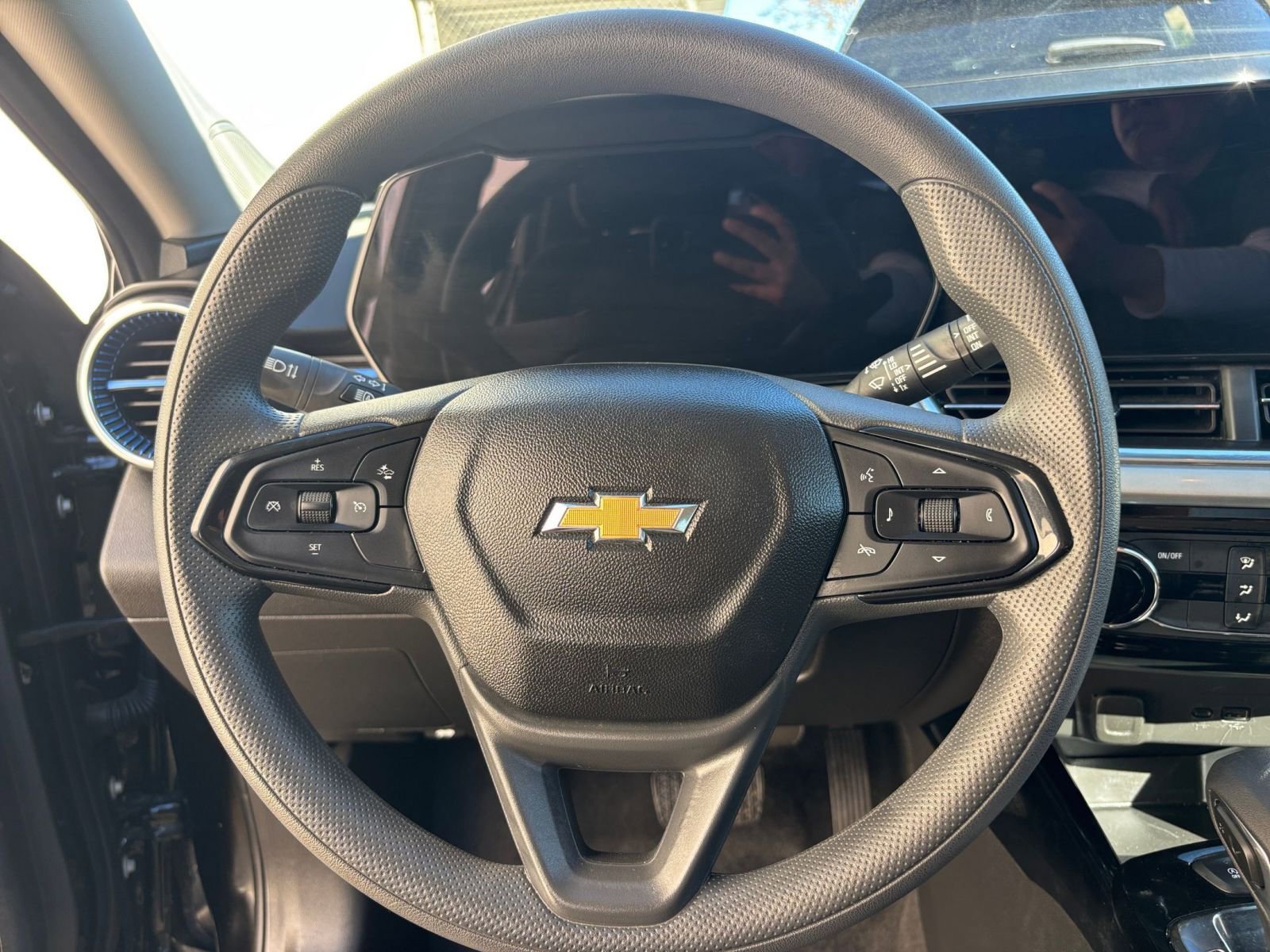 Used 2025 Chevrolet Trax LT image 28