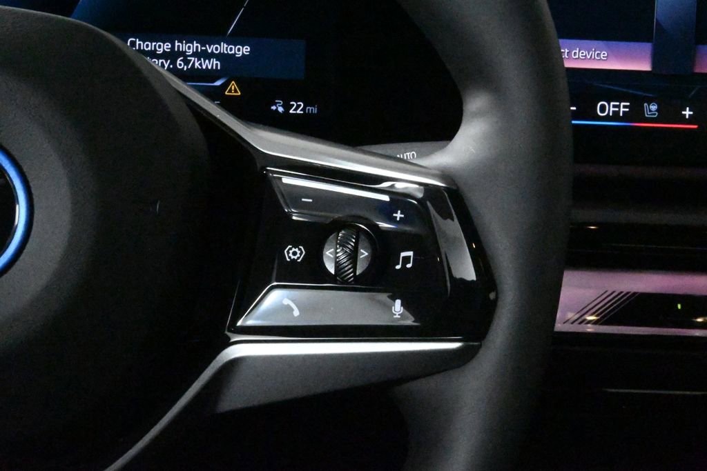 Used 2025 BMW i5 xDrive40 w/ Premium Package image 18