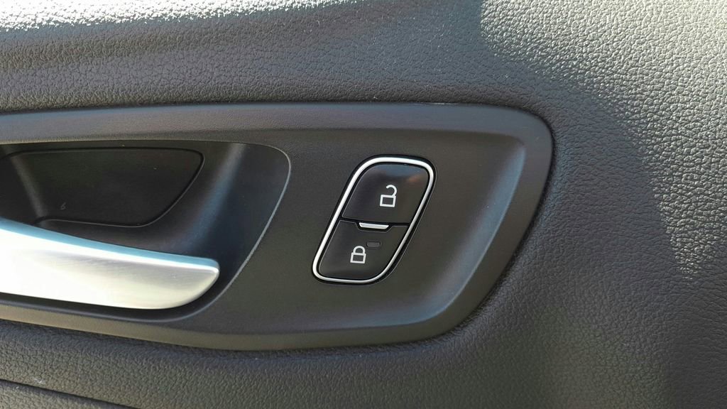 Used 2017 Ford Escape SE image 17