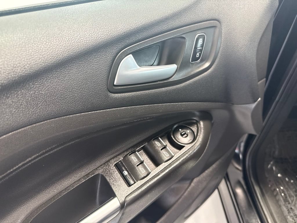 Used 2017 Ford Escape SE w/ Equipment Group 201A AWD/4WD image 13