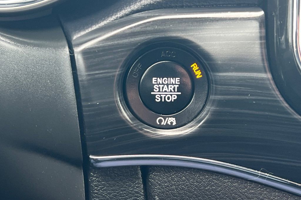 Used 2022 Jeep Grand Cherokee Limited w/ Trailer Tow Group IV image 20