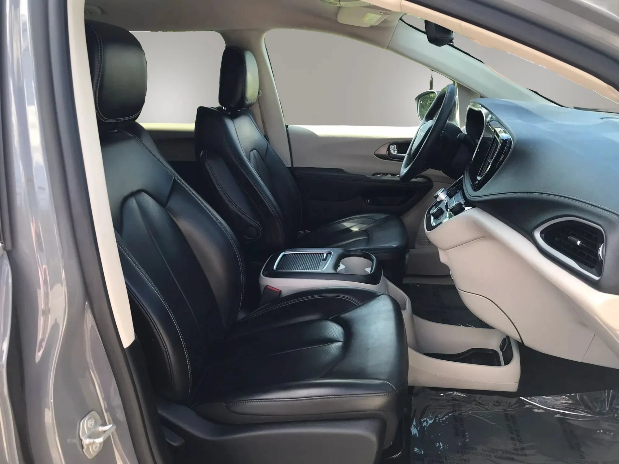 Used 2023 Chrysler Pacifica Touring-L FWD image 49
