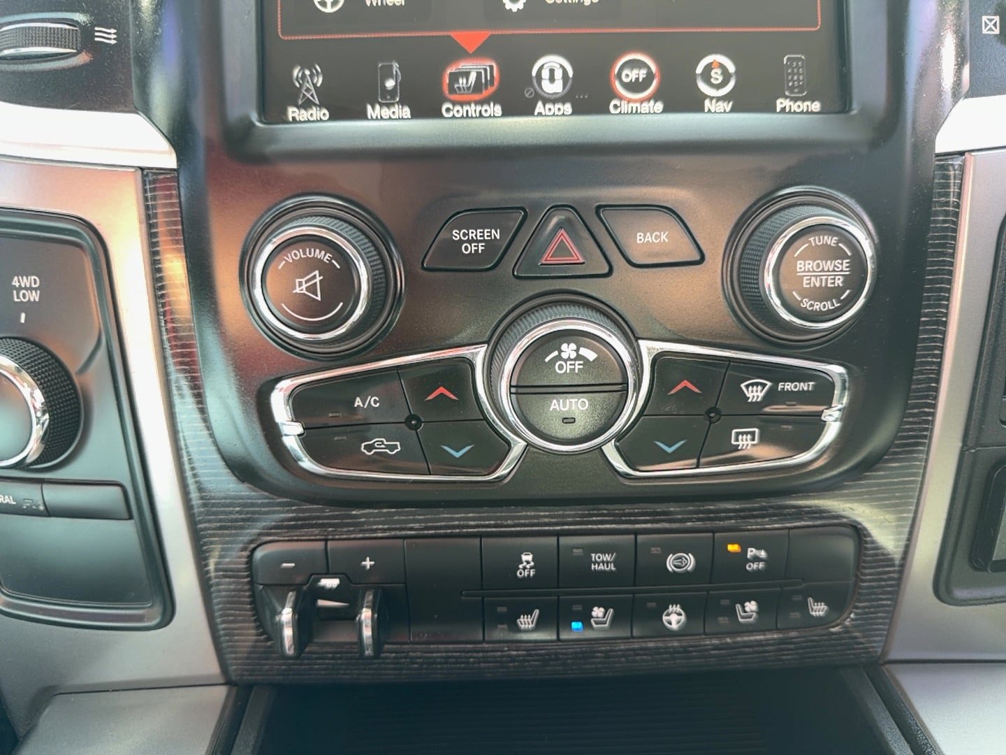 Used 2014 RAM 2500 Limited AWD/4WD image 17