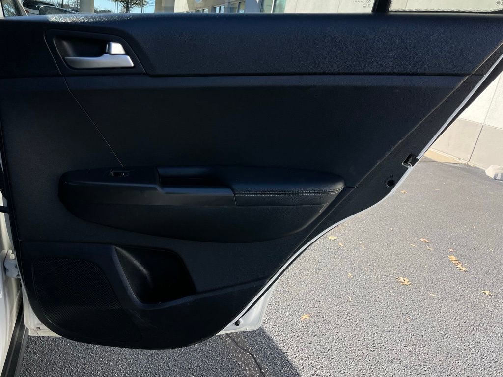 Used 2017 Kia Sportage LX image 32