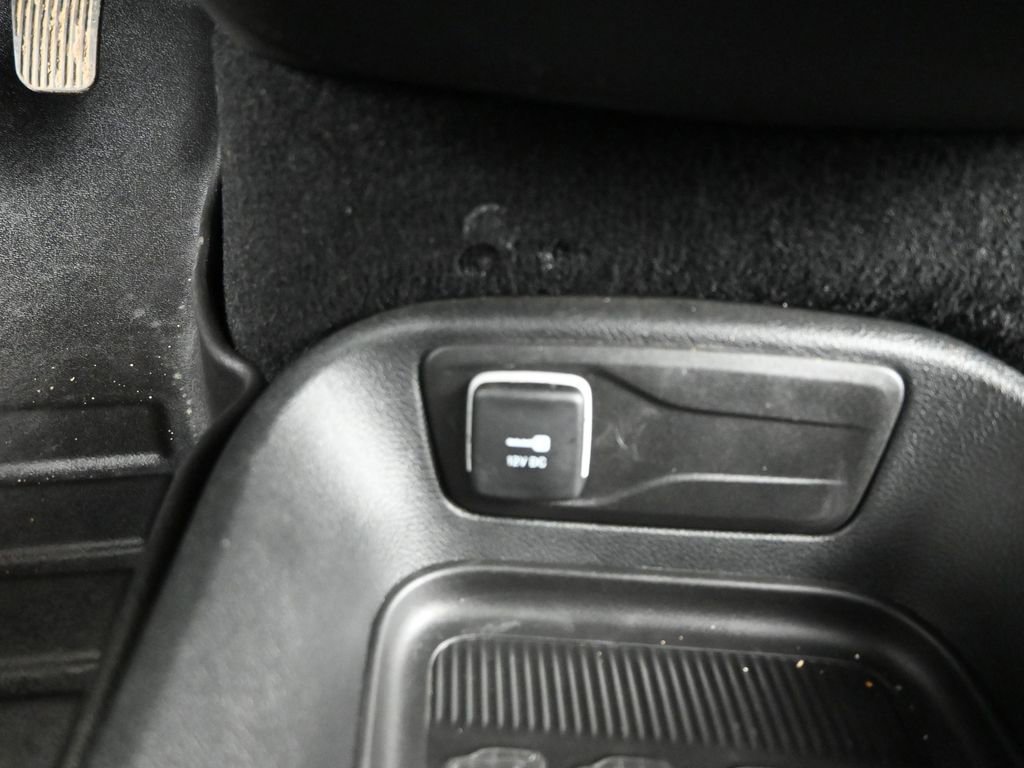 Used 2025 Chrysler Pacifica Select image 26