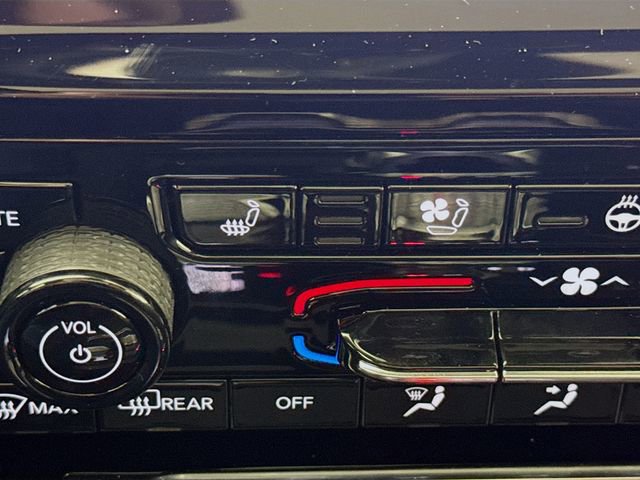 Used 2025 Jeep Grand Cherokee Limited w/ Luxury Tech Group II image 20