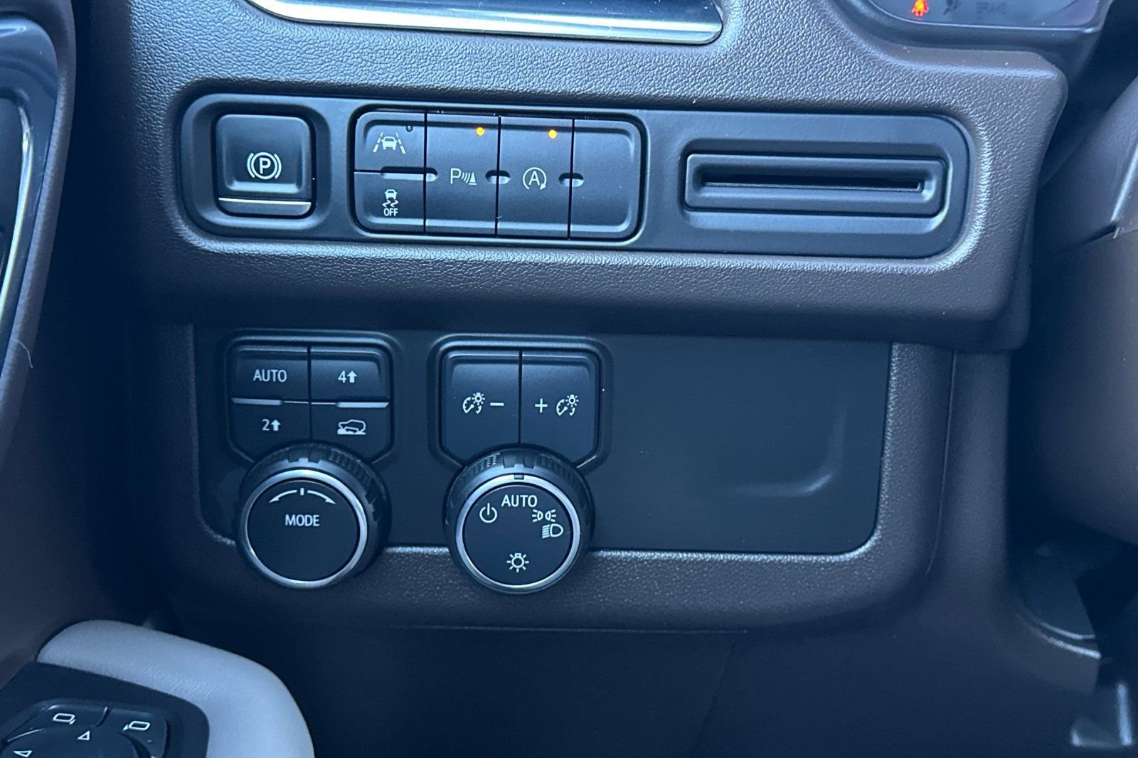 Used 2024 Chevrolet Suburban LT image 38