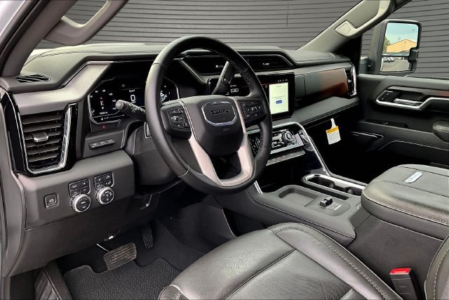 Used 2025 GMC Sierra 2500 Denali w/ Technology Package AWD/4WD image 18