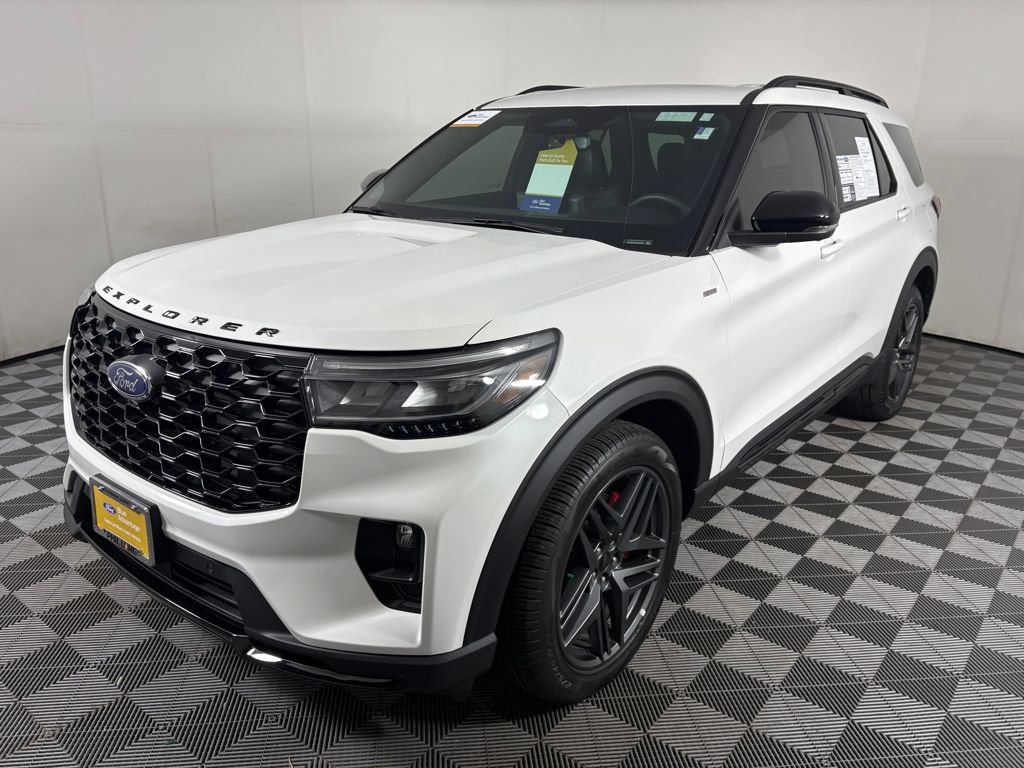 Certified 2025 Ford Explorer ST-Line w/ Premium Package image 3