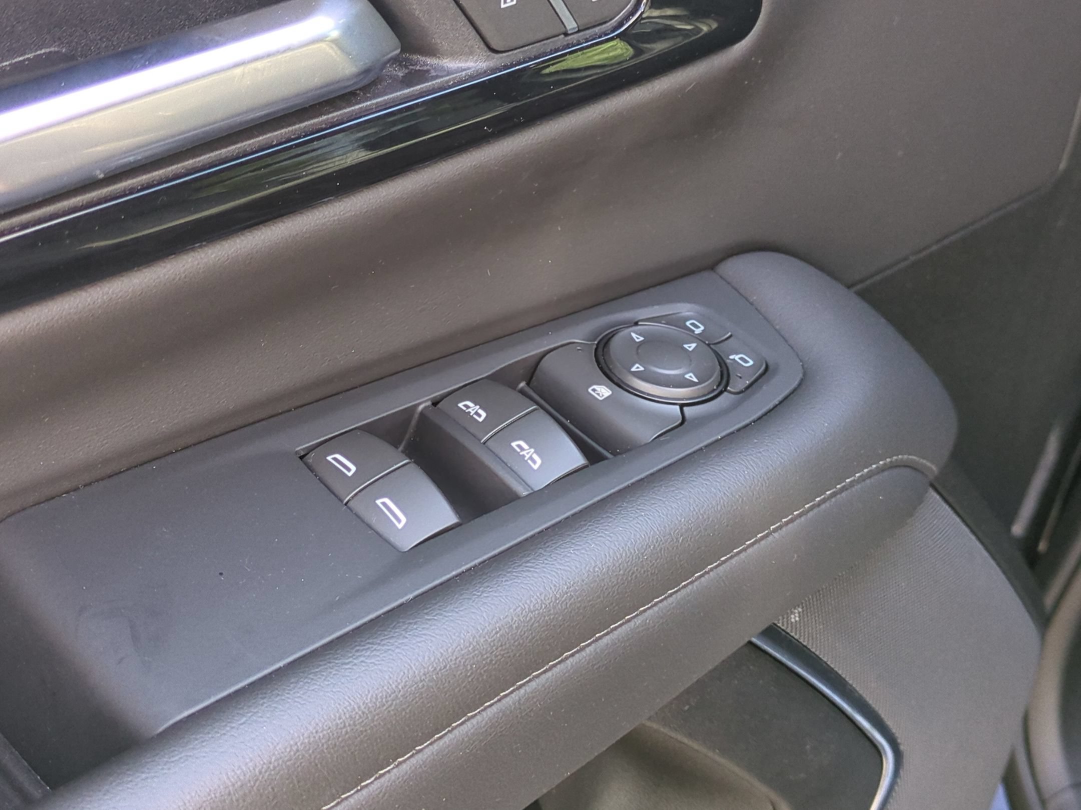 Used 2025 Chevrolet Suburban Z71 AWD/4WD image 15