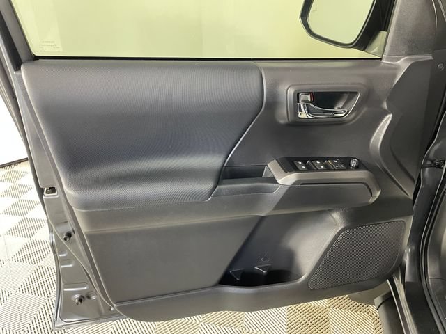 Used 2023 Toyota Tacoma TRD Off-Road w/ Advanced Technology Package AWD/4WD image 15