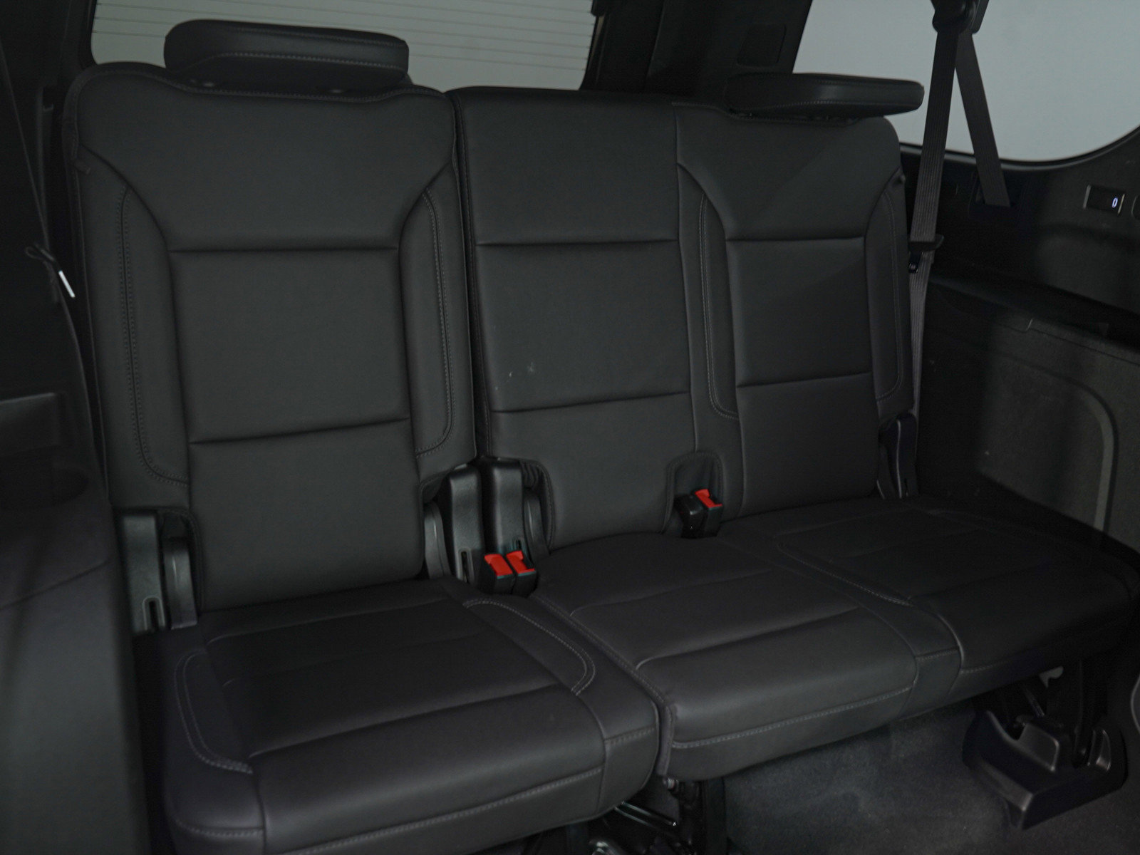 Used 2022 Chevrolet Suburban LT w/ Luxury Package AWD/4WD image 17