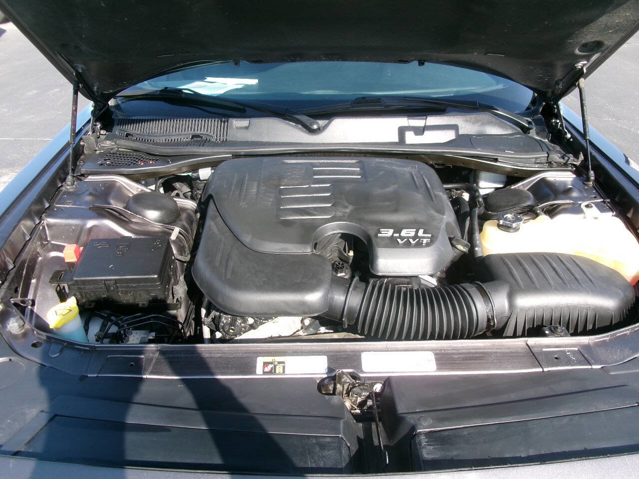 Used 2015 Dodge Challenger SXT image 8