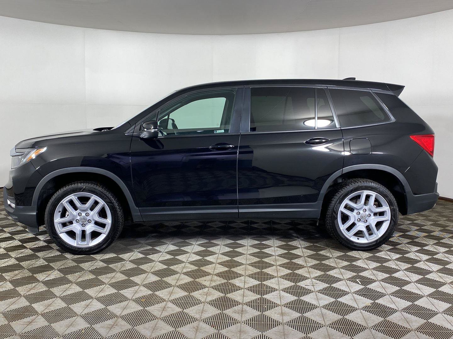 Used 2024 Honda Passport EX-L image 3