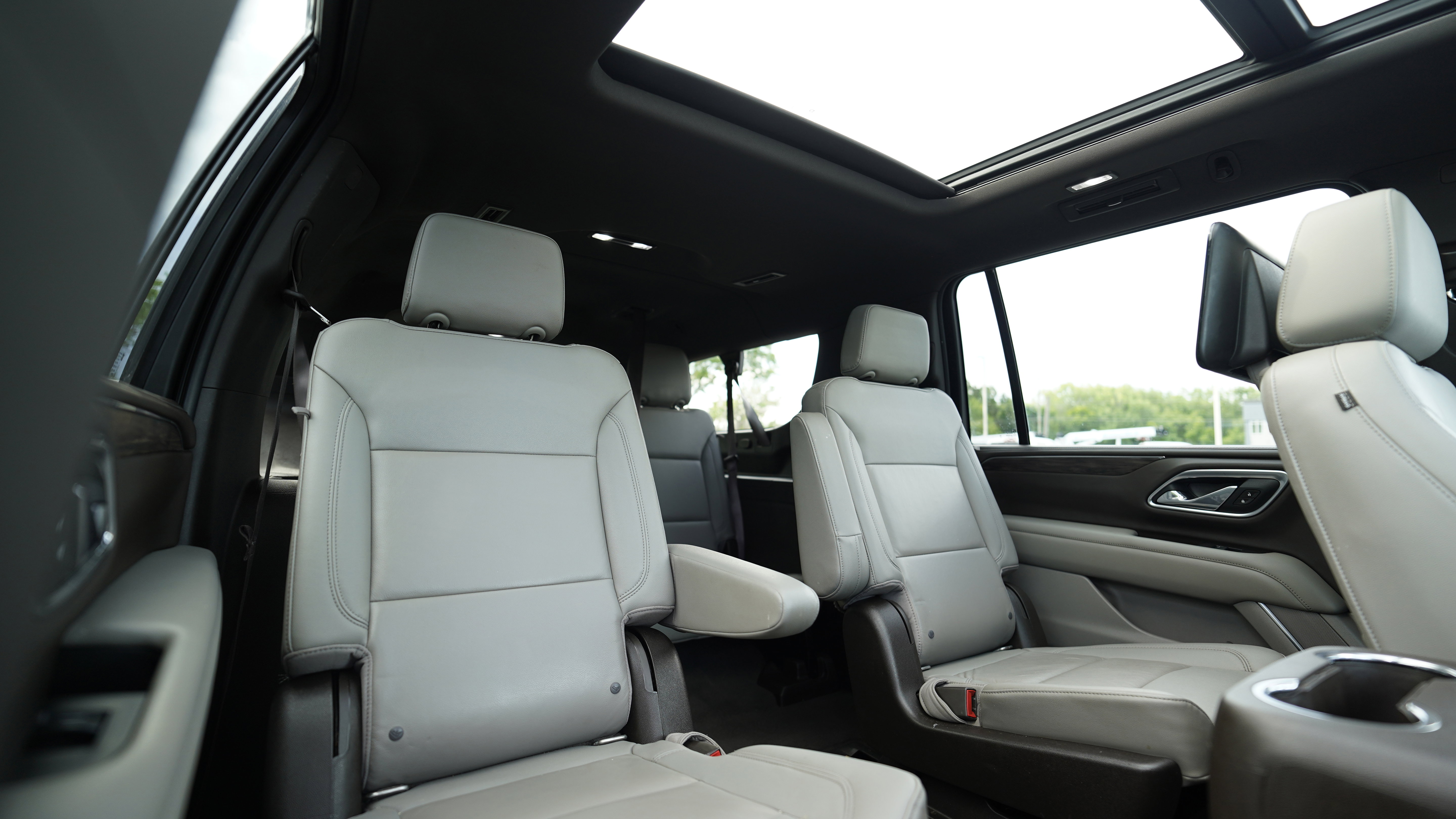 Used 2021 Chevrolet Suburban LT w/ Rear Media and Nav Package RWD image 15