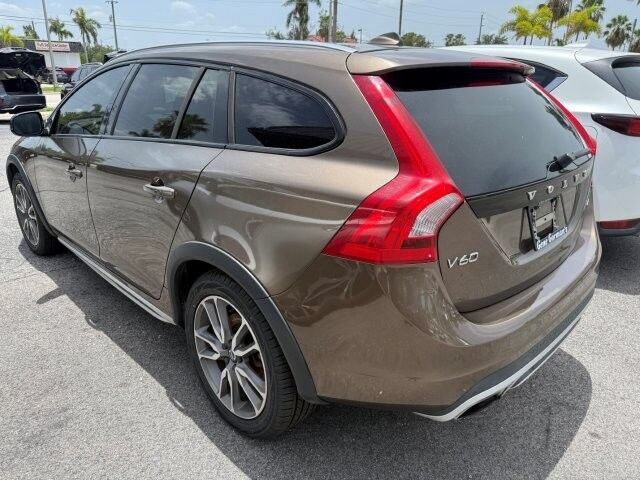 Used 2018 Volvo V60 T5 Cross Country AWD/4WD image 6