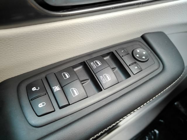 Used 2024 Chrysler Pacifica Limited FWD image 41