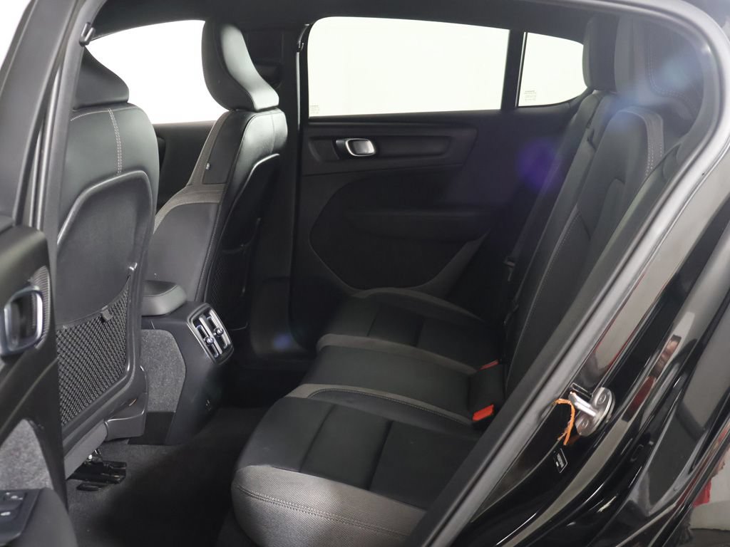 Used 2023 Volvo C40 Recharge Core AWD/4WD image 32