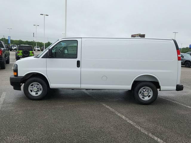 New 2026 Chevrolet Express 3500 RWD image 4