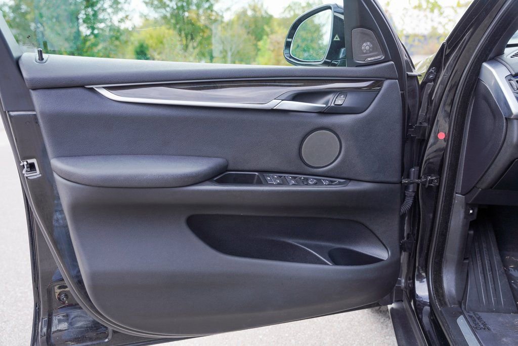 Used 2018 BMW X5 xDrive40e w/ Executive Package image 13